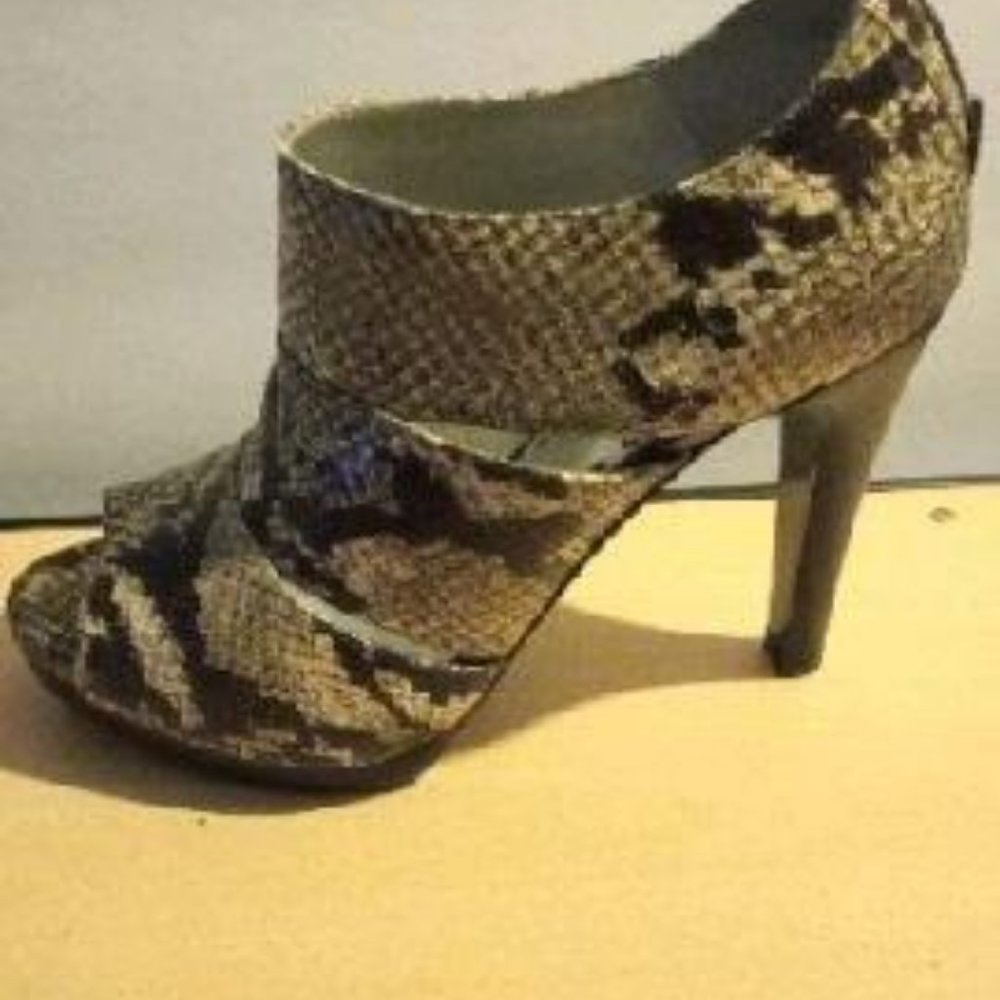 Shoes - Picture 5 of 5